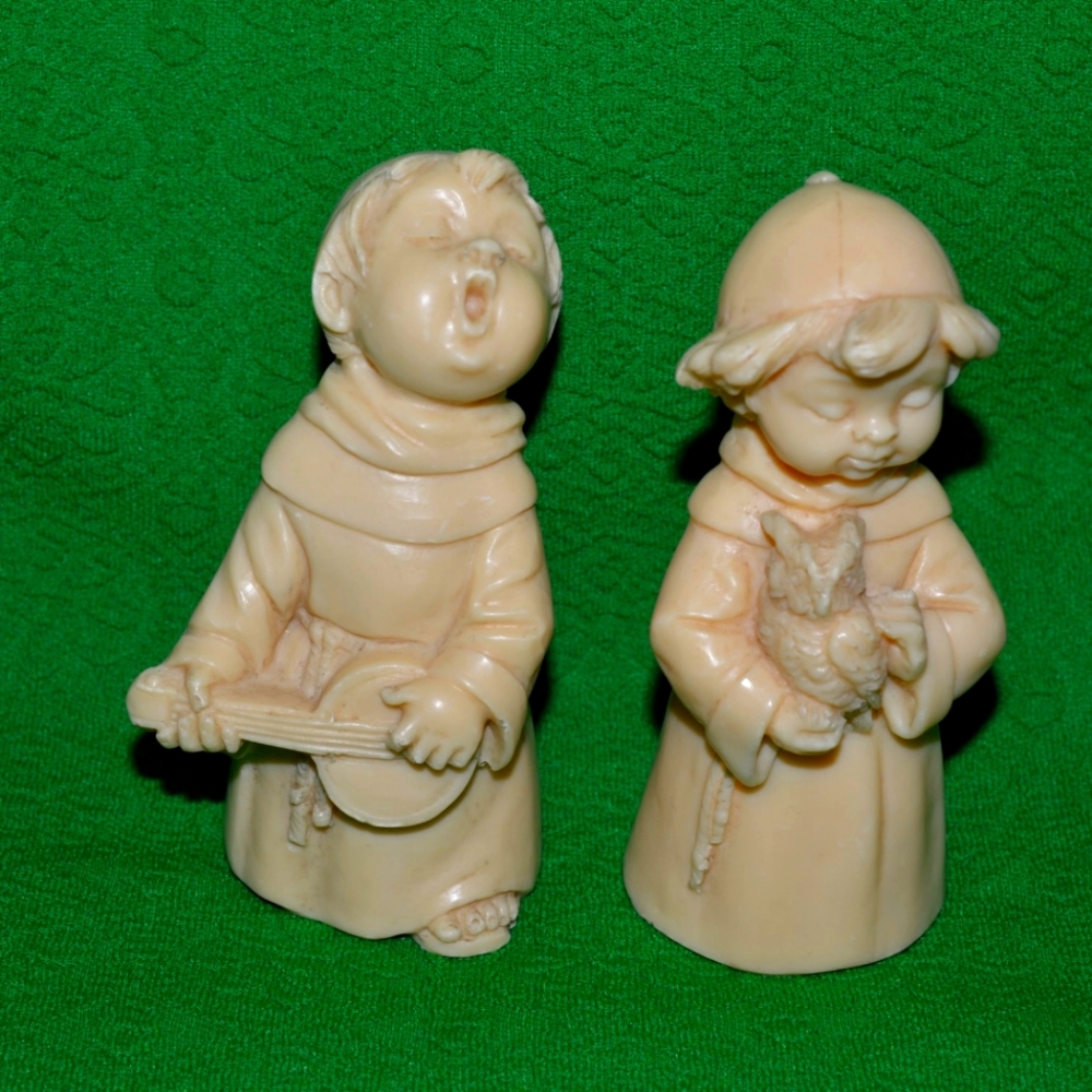Sculptor A. SANTINI Classic figure Made in Italy 1960s  Alabaster